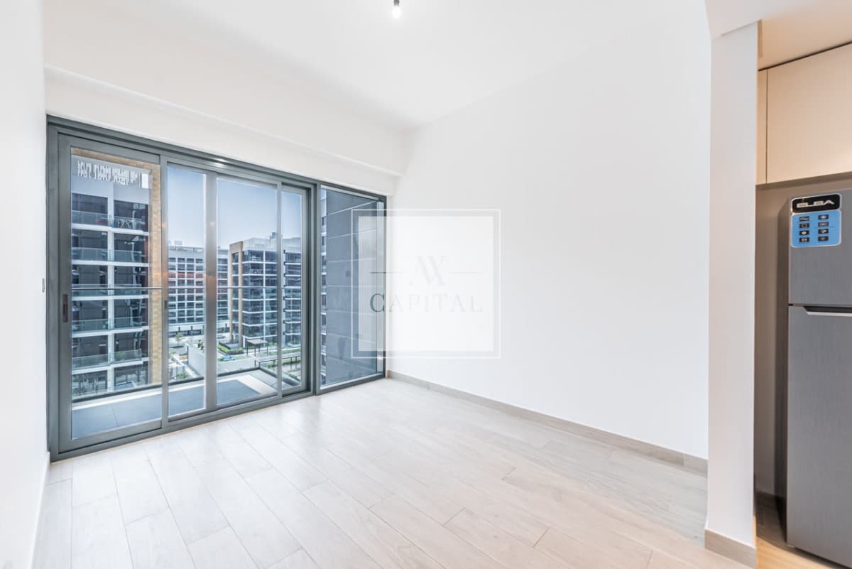 Vacant | Spacious | Mid-Floor l Negotiable - 3