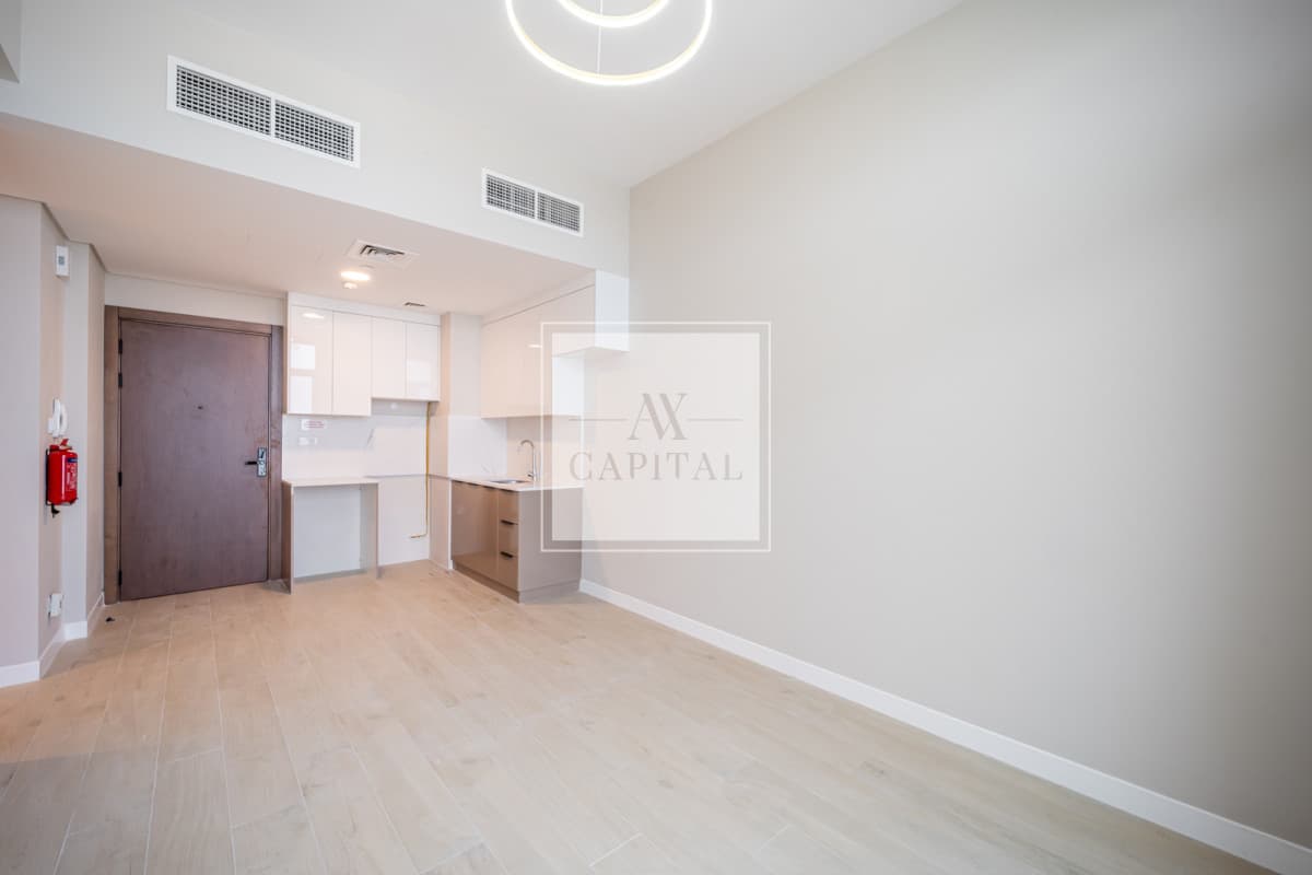 Spacious | Vacant | Exclusive | Ready to Move - 1