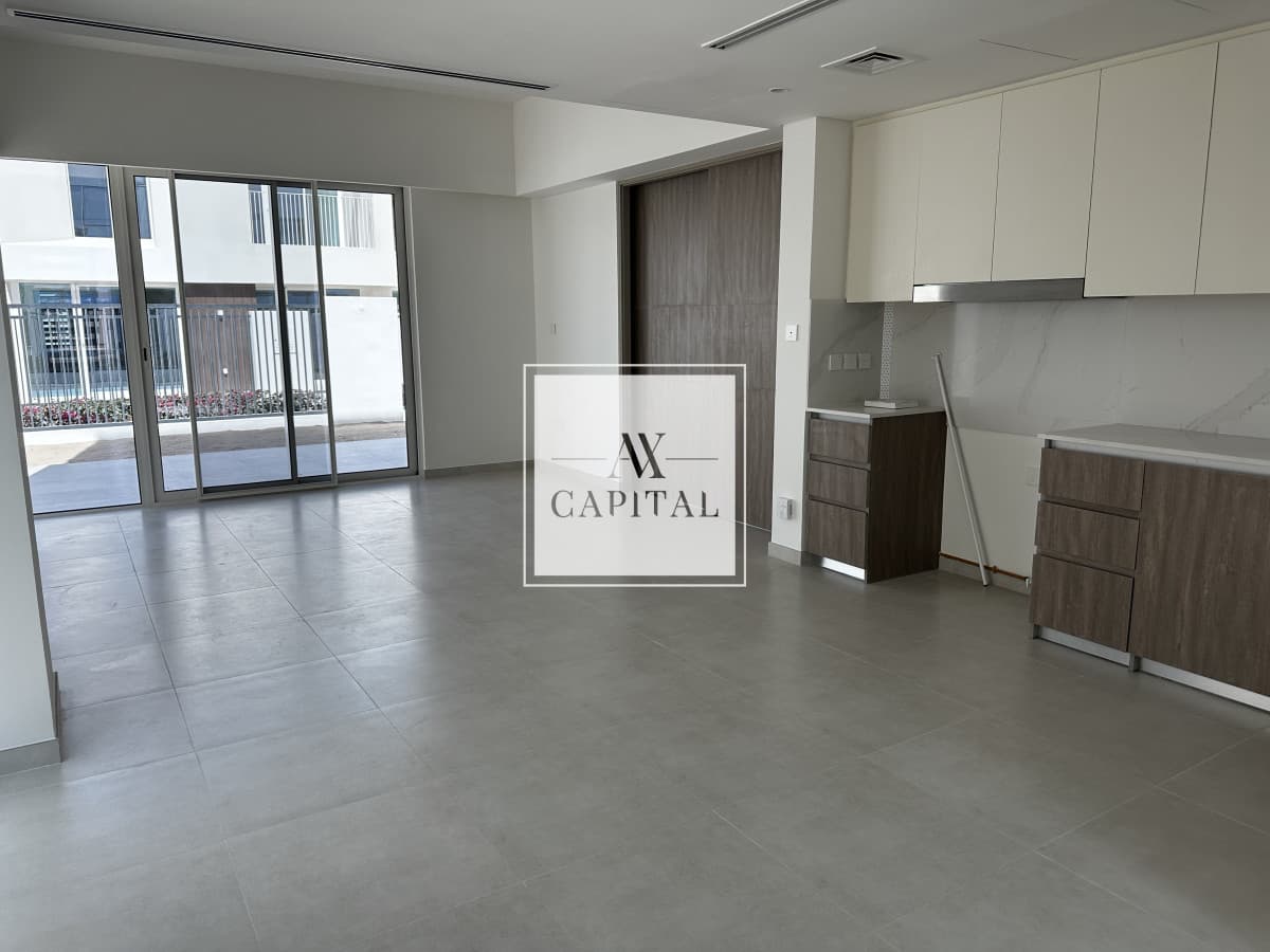 Near Pool | Bright and Spacious | Ready - 1
