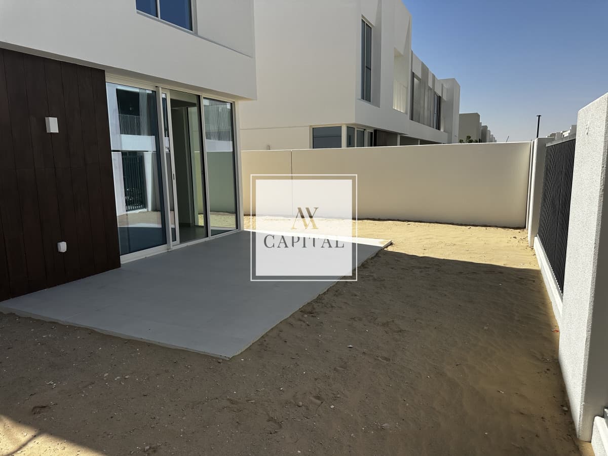 Near Pool | Bright and Spacious | Ready - 3