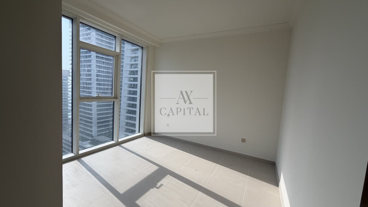 Palace Beach 1BR | Sea Access | Prime Location