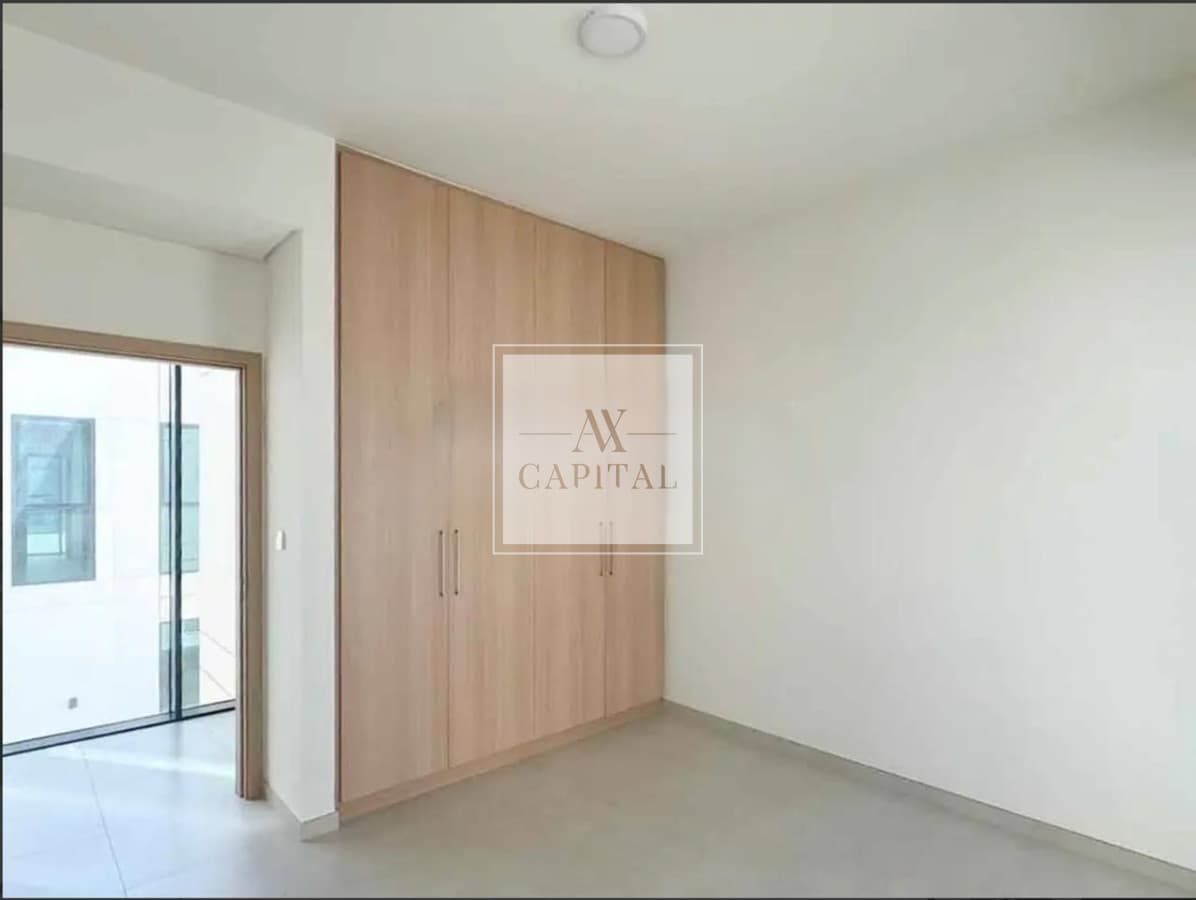 Modern New | Large Layout | Close to Amenities - 2