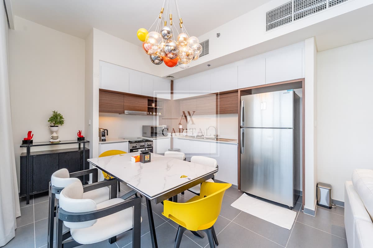 Skyline Views | Luxury Furniture | Bright unit