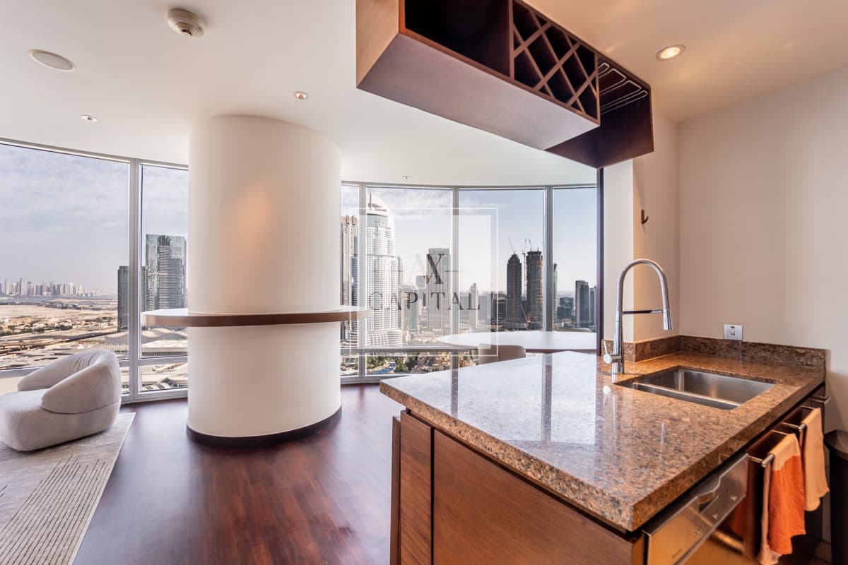 Iconic Burj Khalifa | Mid Floor | Prime Location - 3