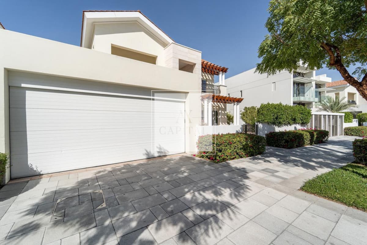 Contemporary Inspired | 4 Beds Villa | Near Club - 1
