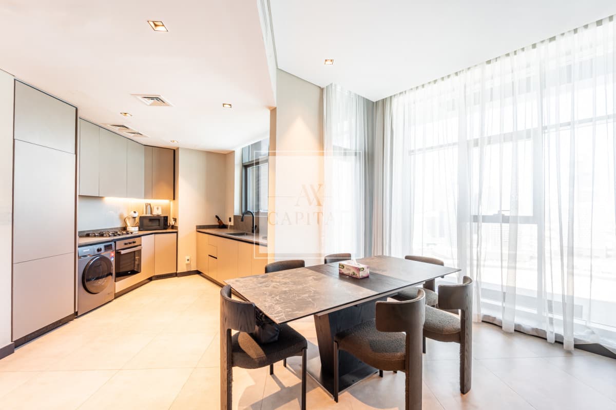 Burj Khalifa and Canal View | High Floor | Modern - 1