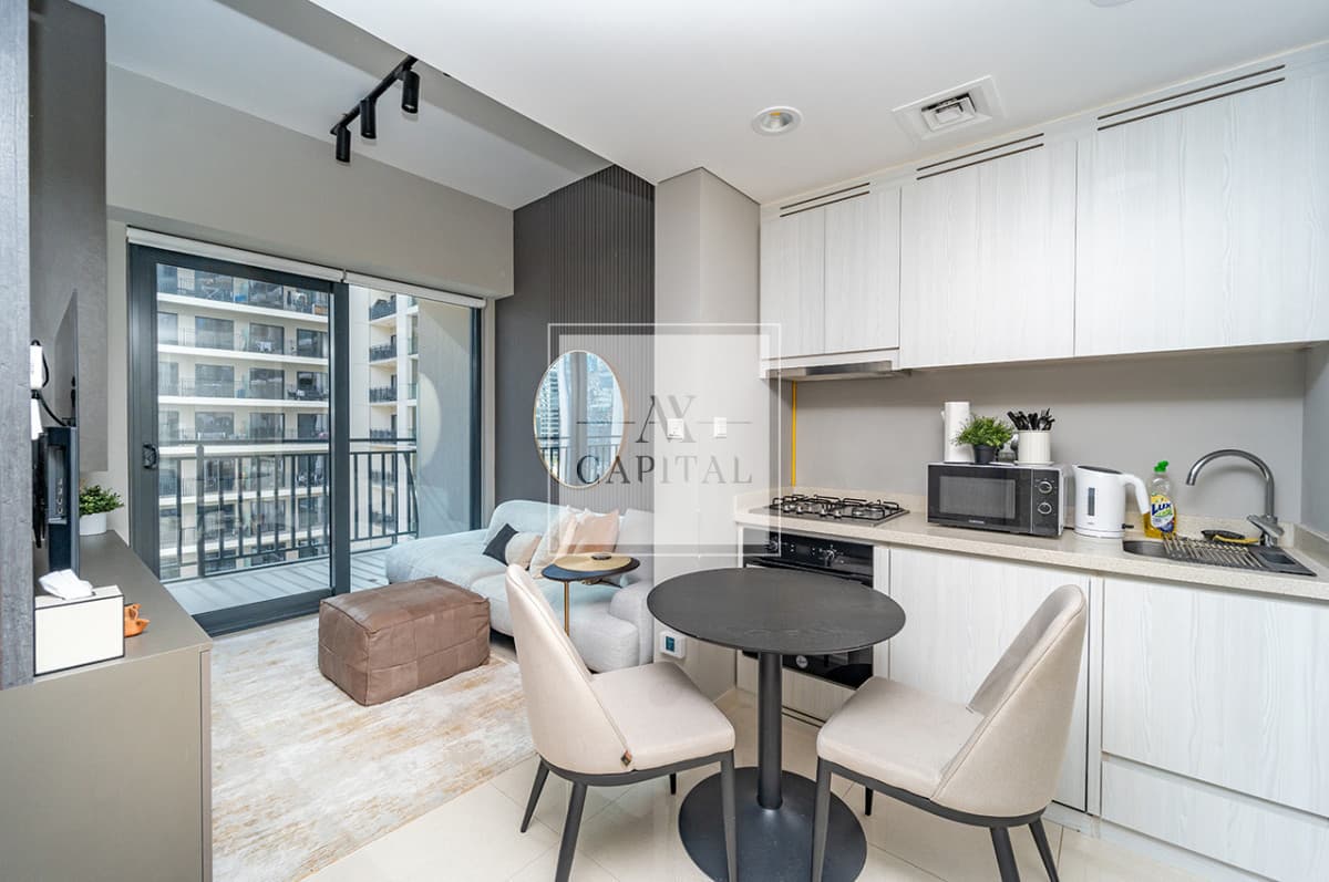 Bright and Vacant | Exclusive | Ready to Move - 1