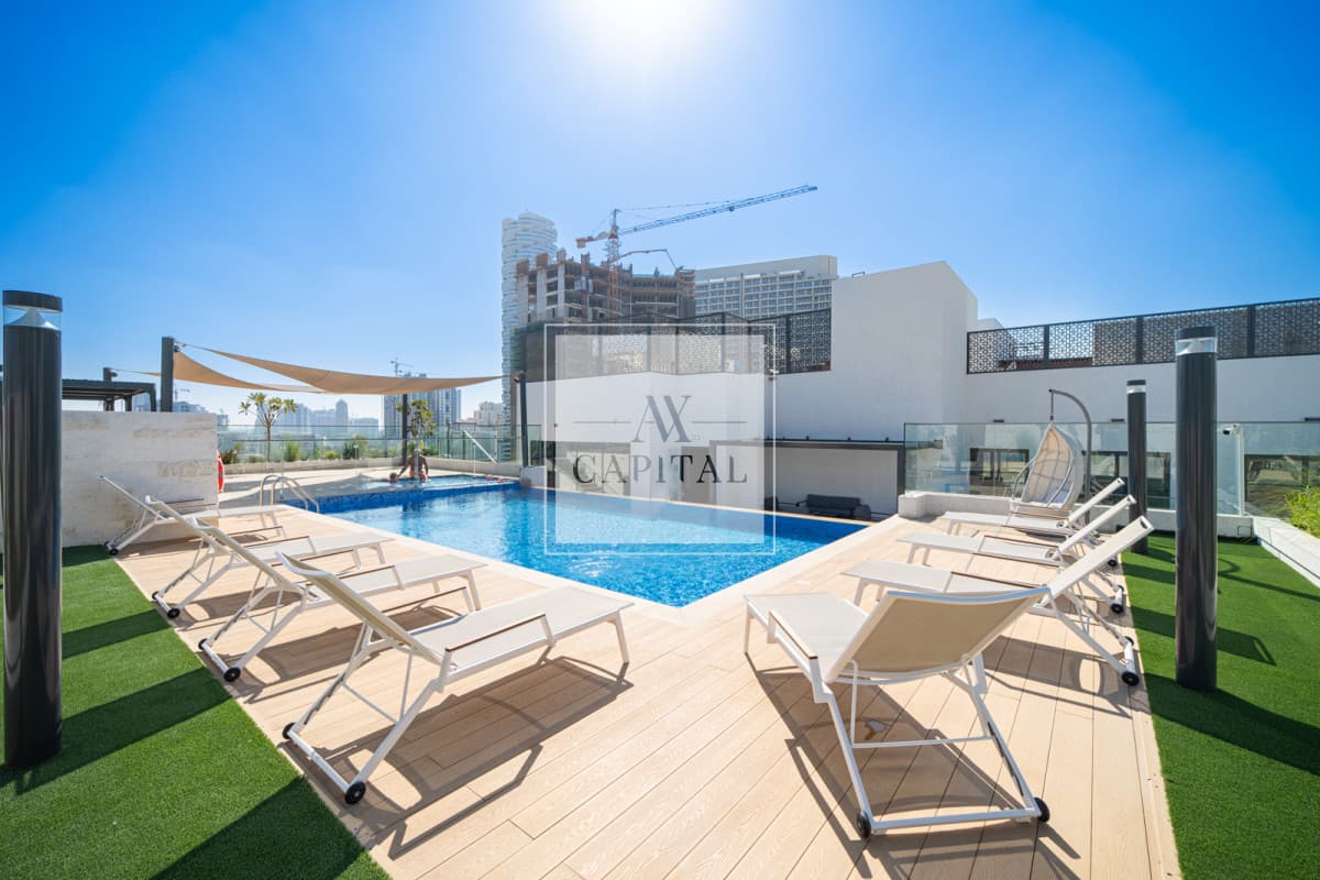 Large 1 bed | Park View | Pool View