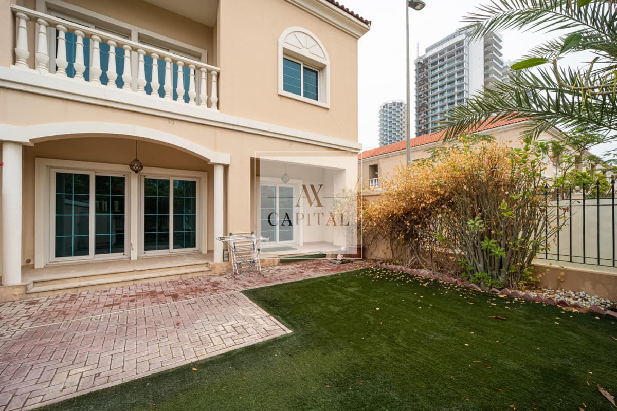 Park view  | Corner Plot | Vacant | Maids - 2