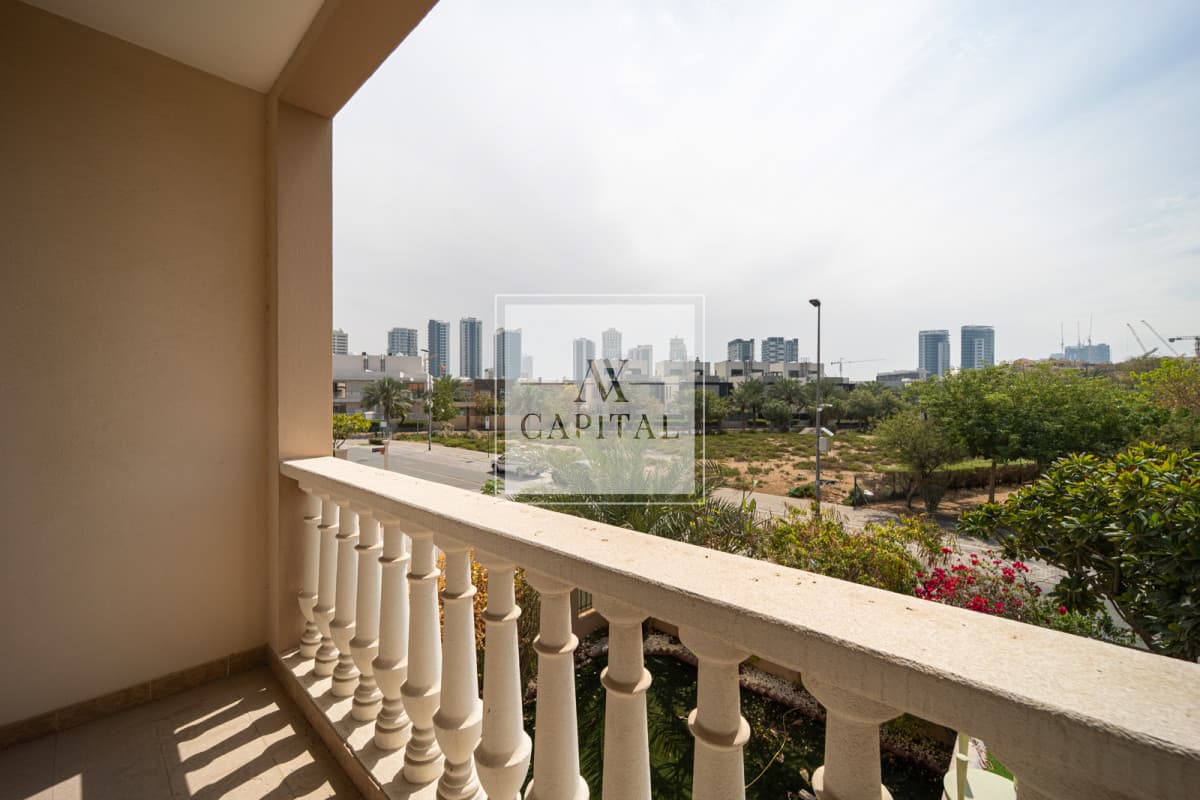 Park view  | Corner Plot | Vacant | Maids