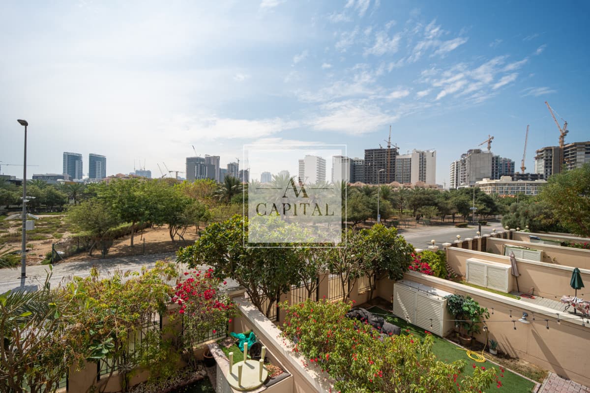 Park view  | Corner Plot | Vacant | Maids - 3