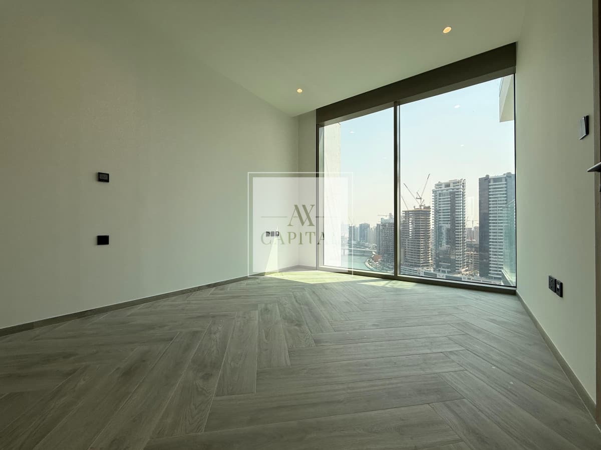 Peninsula Three | Canal View | High floor - 2