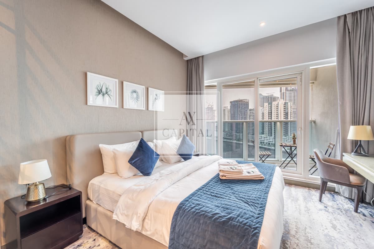 Canal Views | With Balcony | Prime Location - 3
