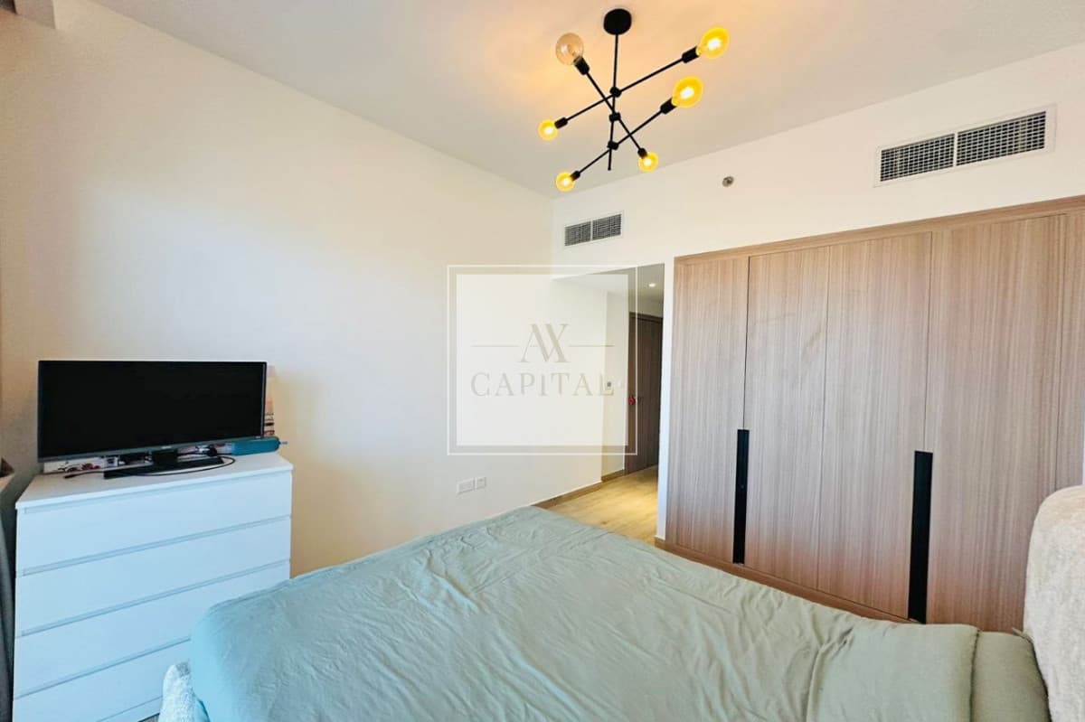 Bright 1BR+Study for Rent | Prime JVT Location - 2