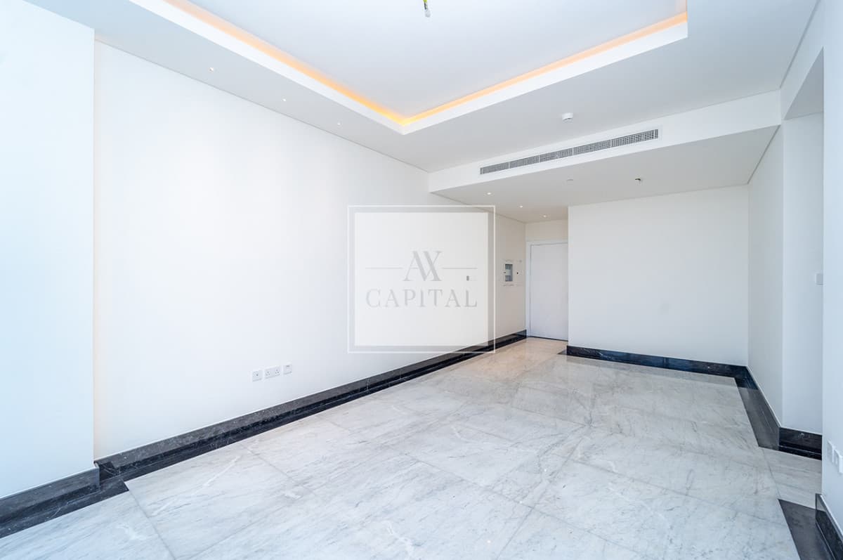 Vacant | Spacious | Jacuzzi | High Floor - 3