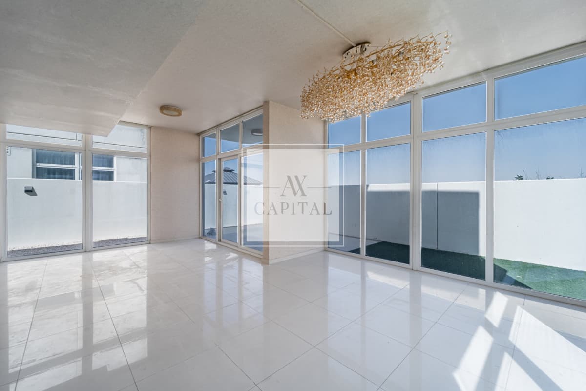 Single row | Ready to move | Bright and Spacious - 3