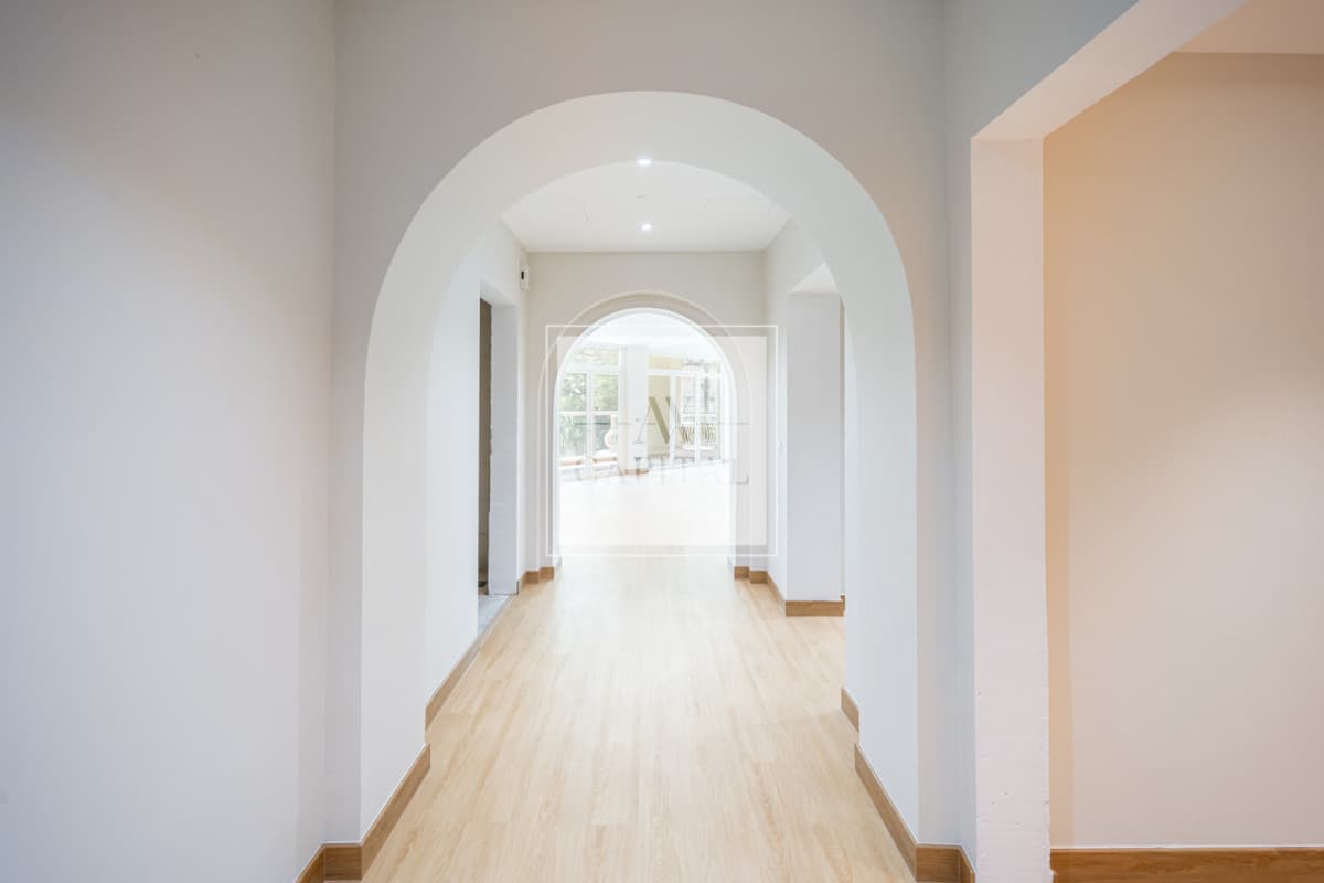 Spacious Layout | Vacant | Beach Access - 2