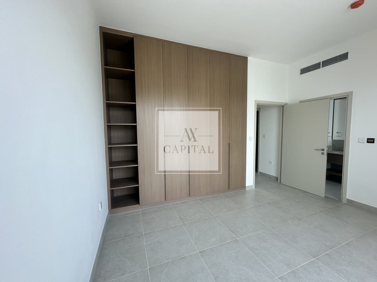 Single Row | Green Space | Close to Pool - 2