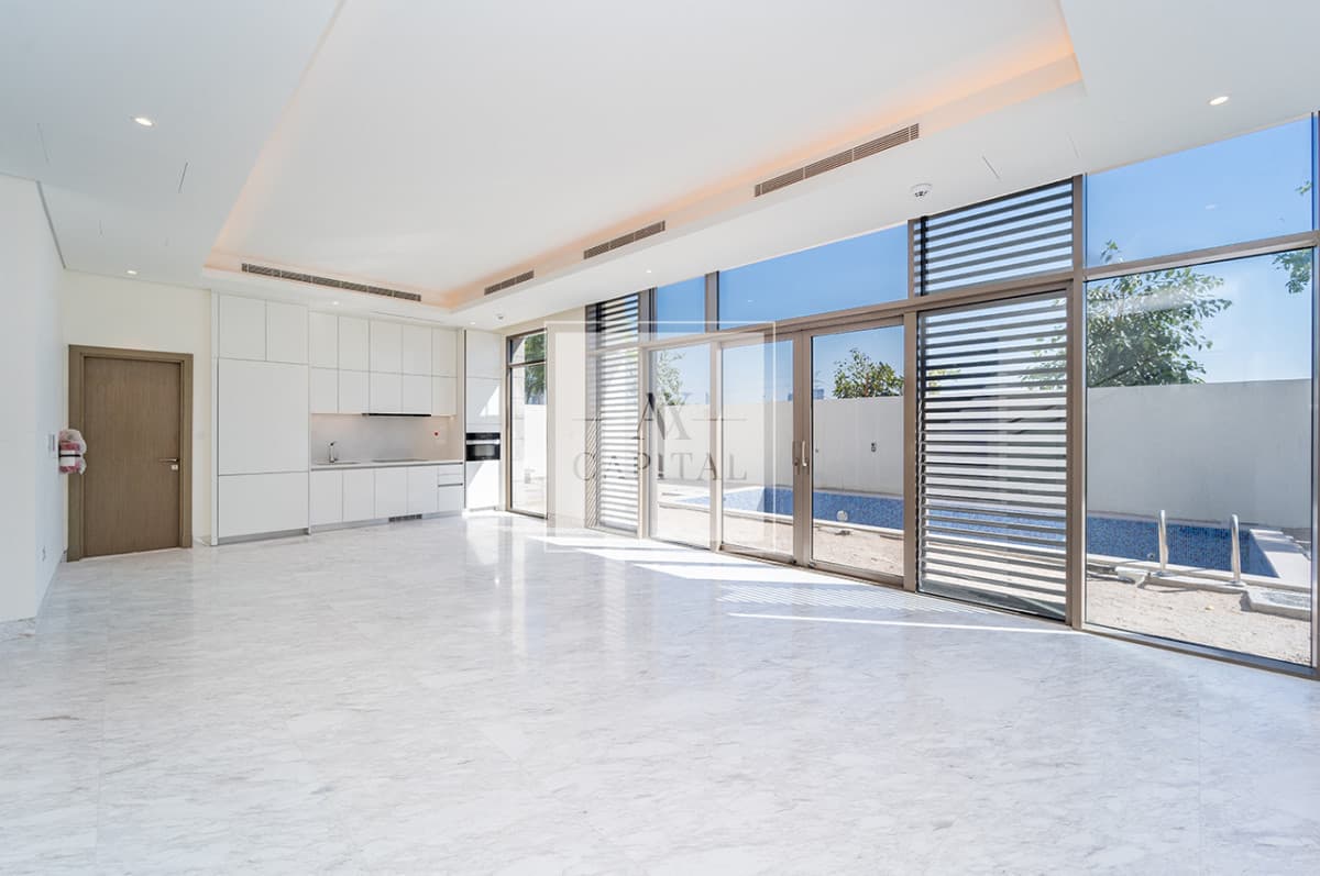 New | Single Row | Lift | Pool | Skyline views - 2