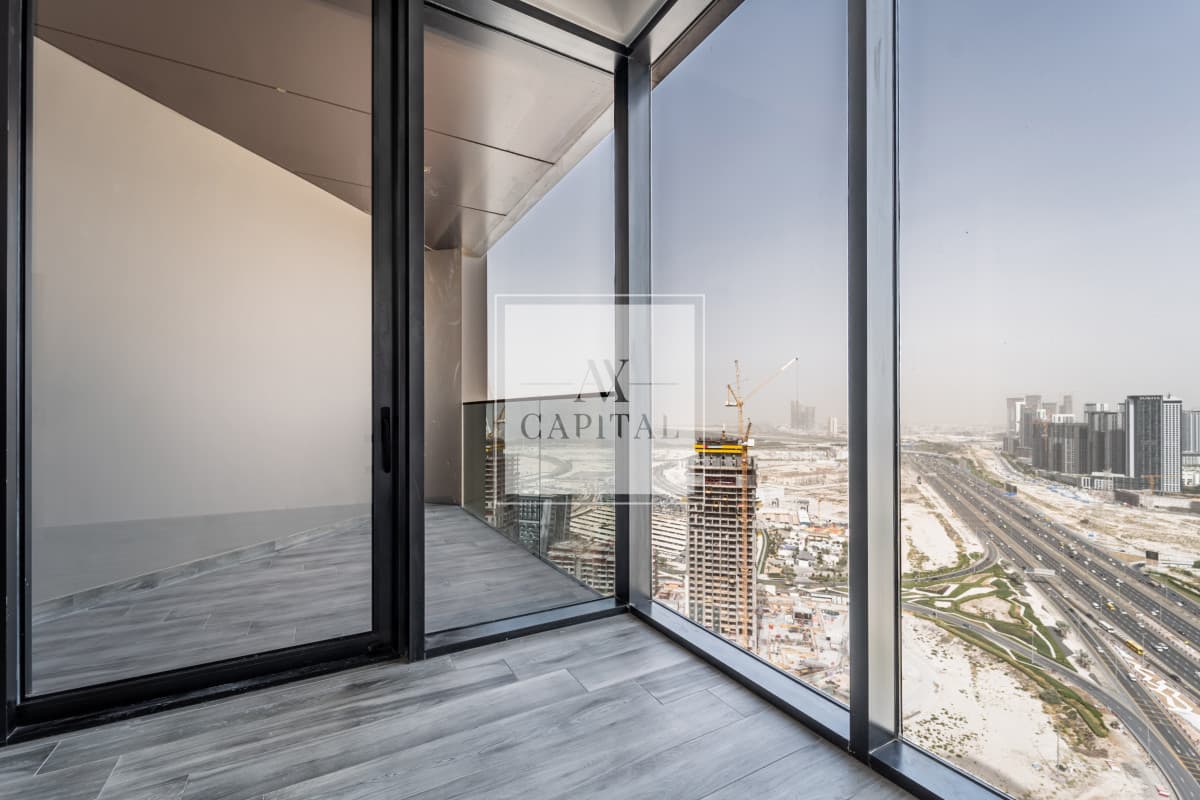 High Floor Living | Elegant Studio | Canal View - 2