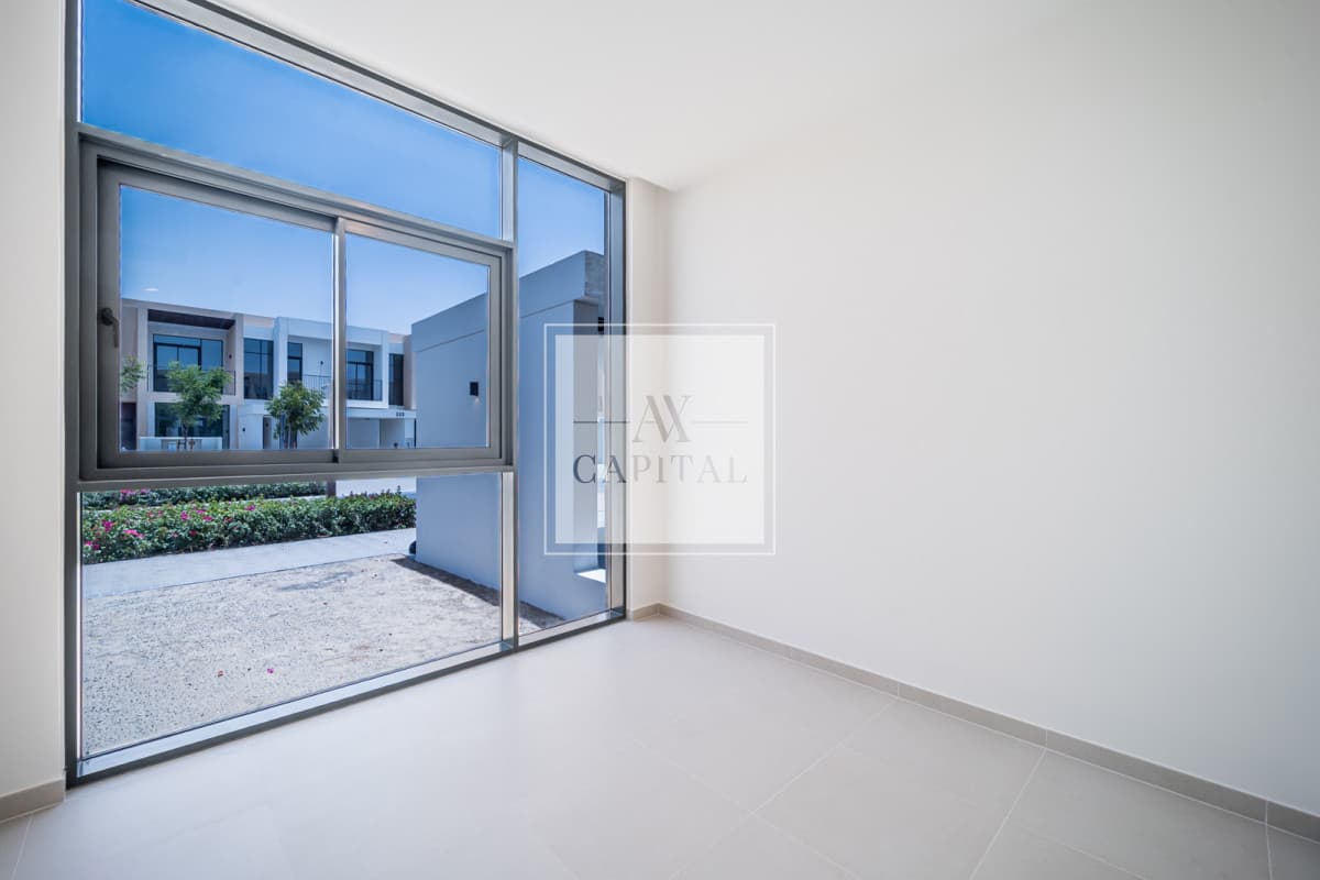 Single Row | Landscaped | Prime Location - 3