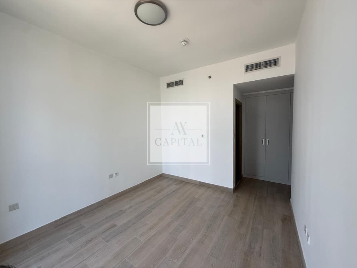 Modern 2BR Apartment | Bright Layout | Mid floor - 1