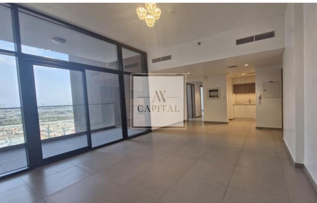 High floor/Close to Park/Unfurnished /Vacant