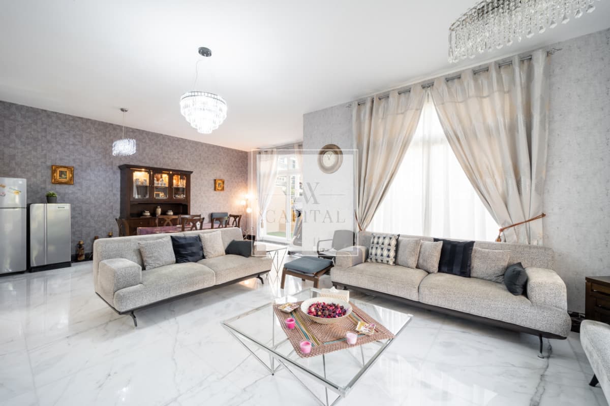 Upgraded | VOT | Fully Furnished | Private Garden - 1