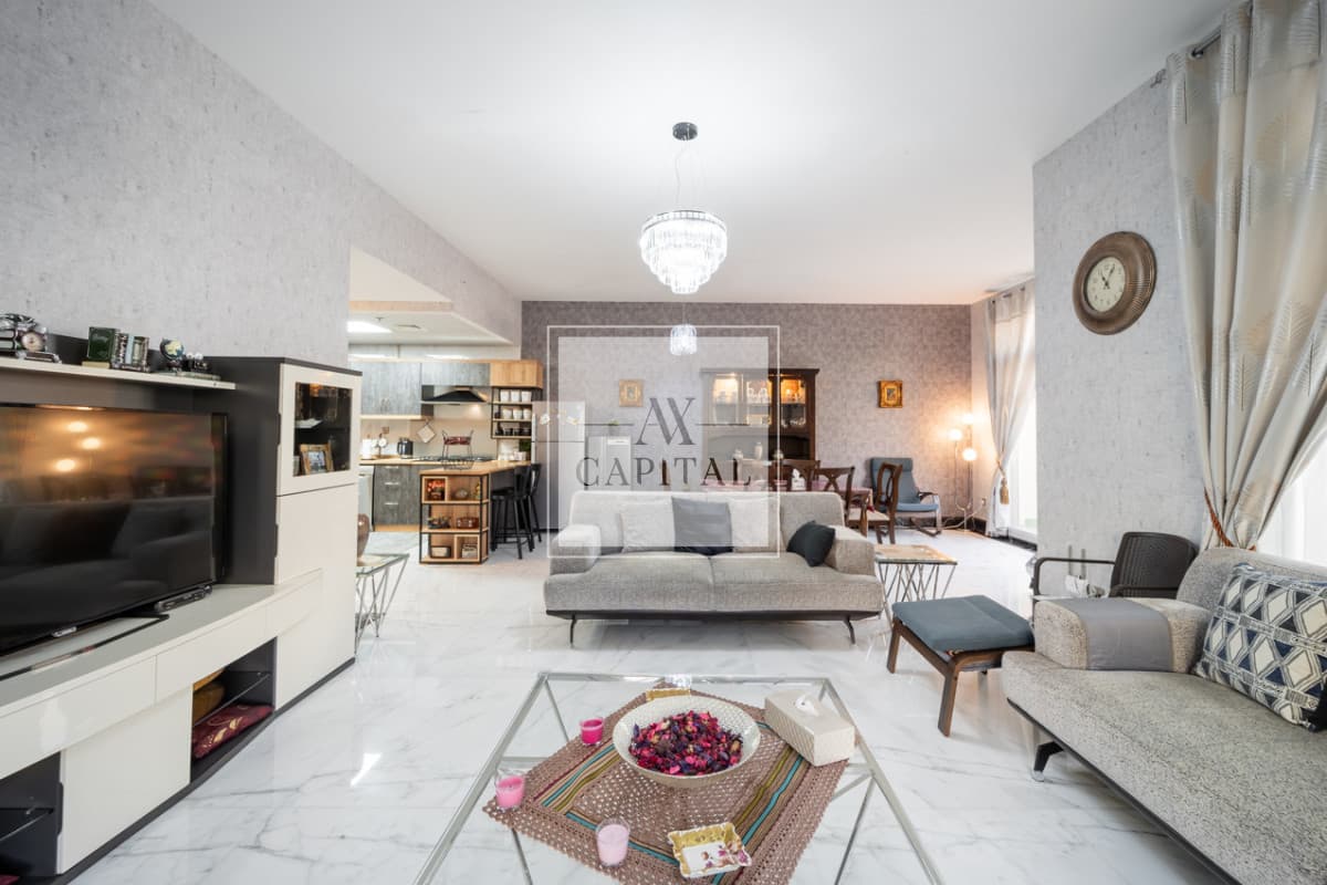 Upgraded | VOT | Fully Furnished | Private Garden - 3