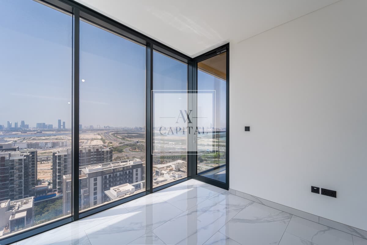 Vacant | High Floor | Skyline and Canal View
