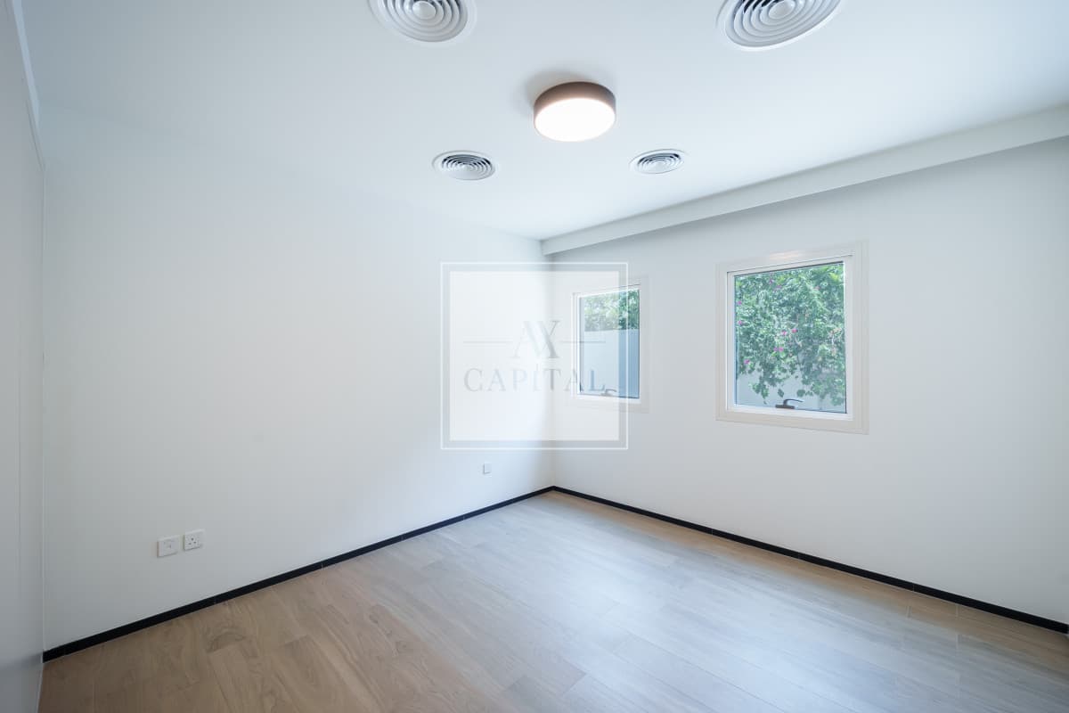 Chiller Free | Vacant | Huge Layout | Upgraded - 3