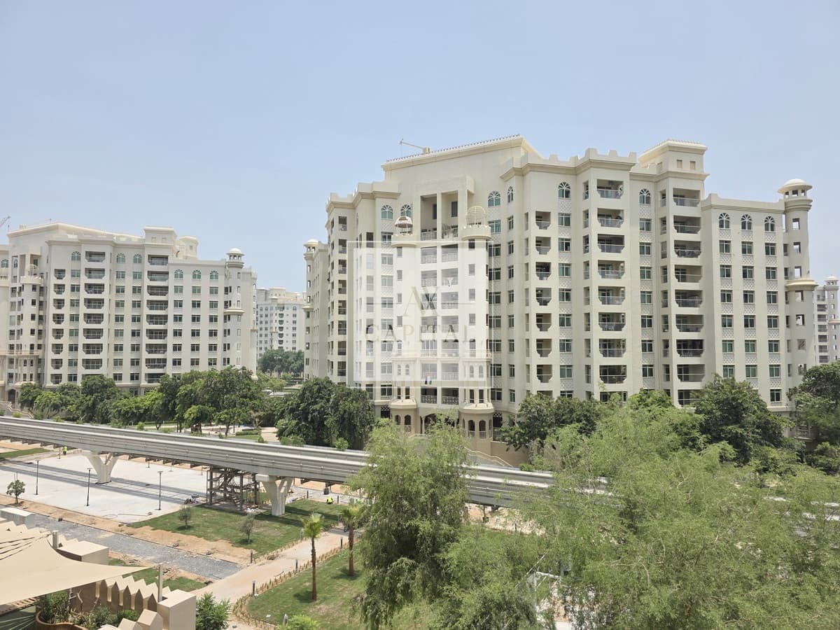 Golden Mile | 3 bedroom | Park Facing | Vacant