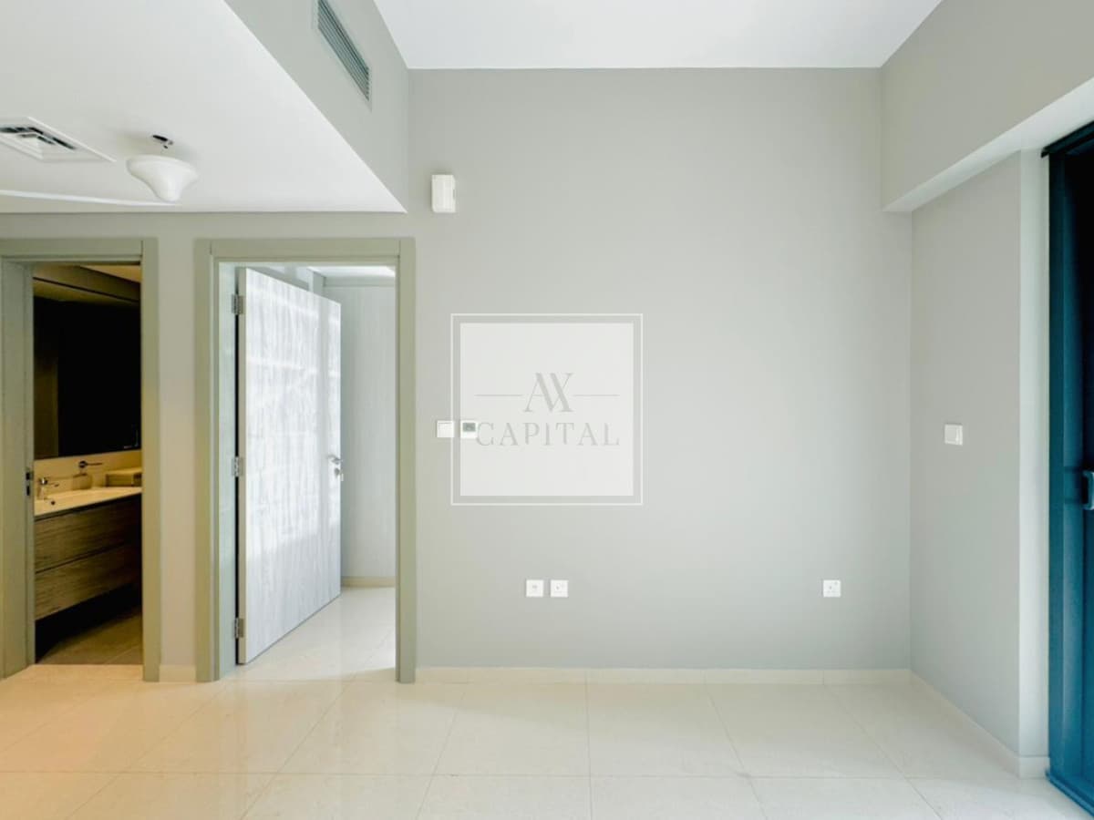With Kitchen Appliances | Ready to Move | Modern - 3