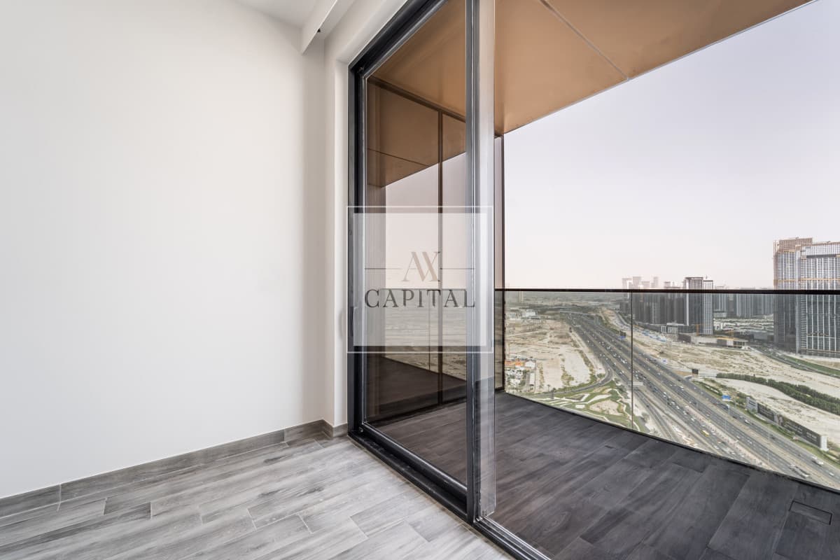 Mid Floor | Corner Unit | Closed Kitchen - 3