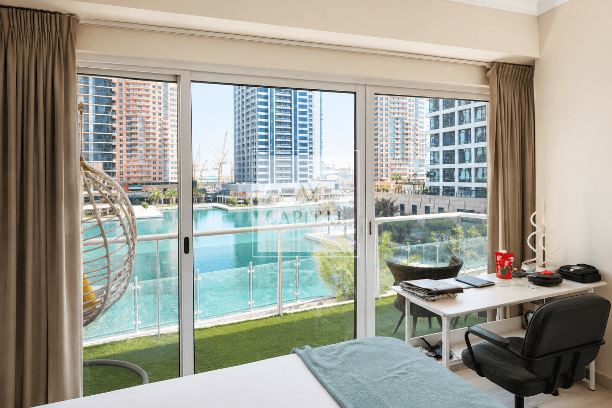 Freehold | Large Layout | Pool-Lake View | Metro - 1