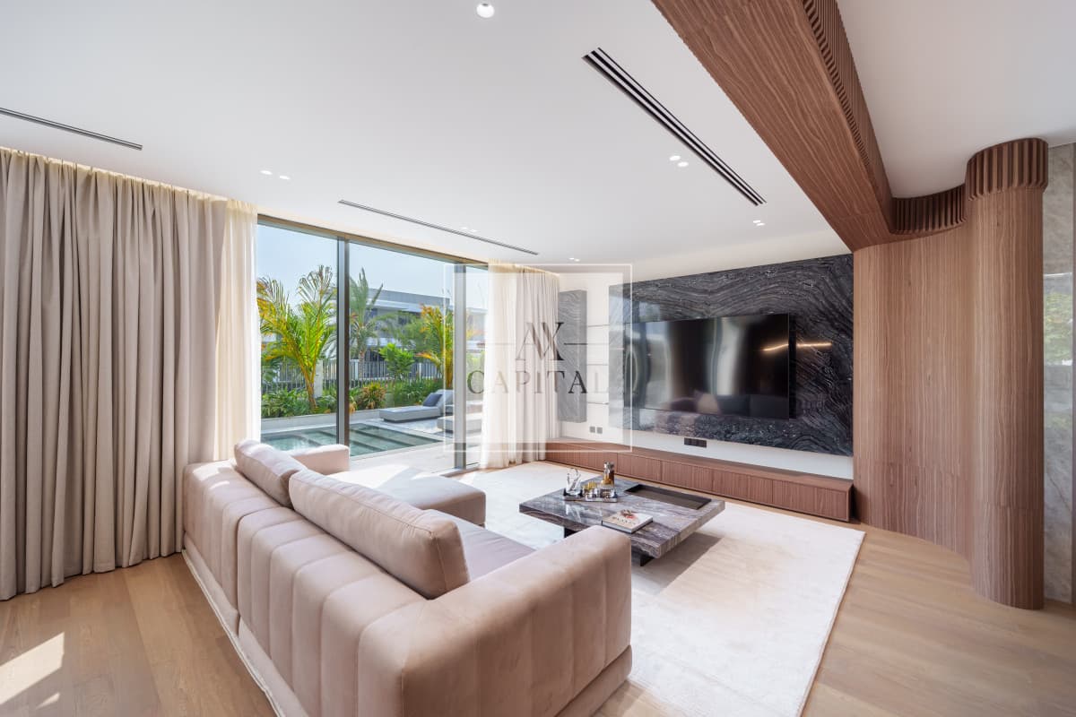 Fully Upgraded | Brand New | Corner Villa - 1