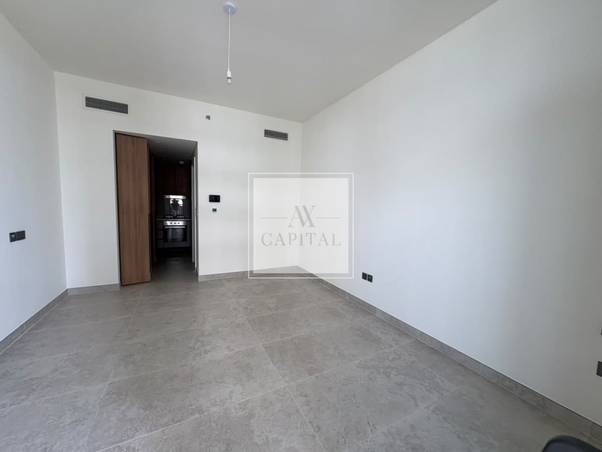Big Layout | Vacant | Corner | Bright - 1
