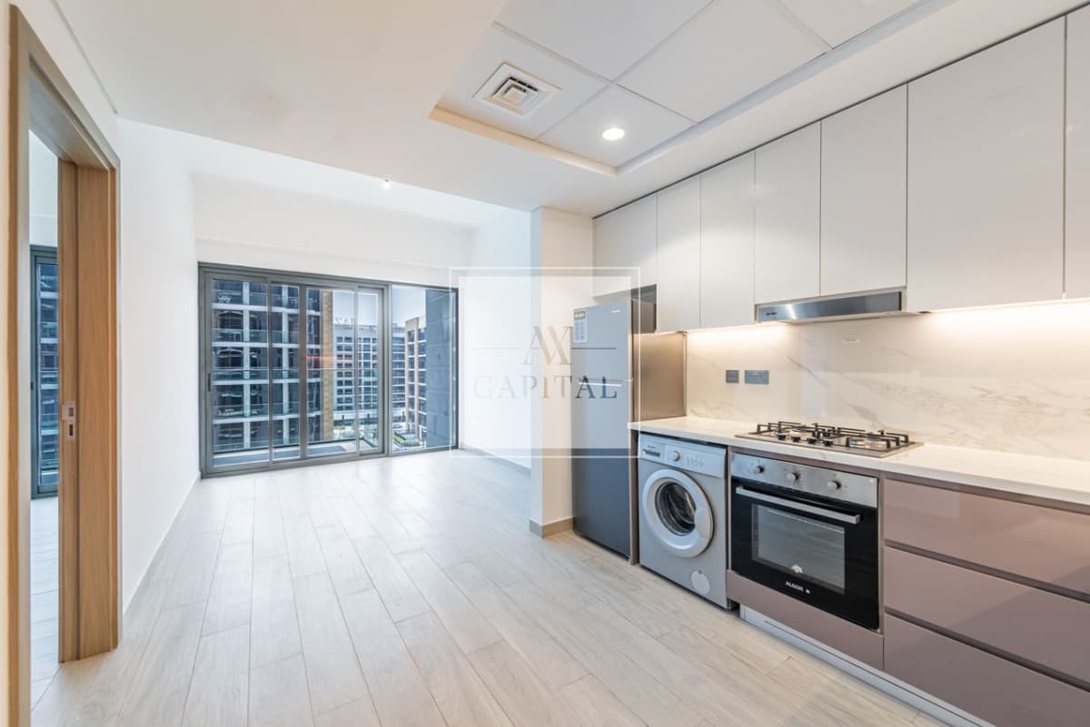 Vacant | Spacious | Mid-Floor l Negotiable