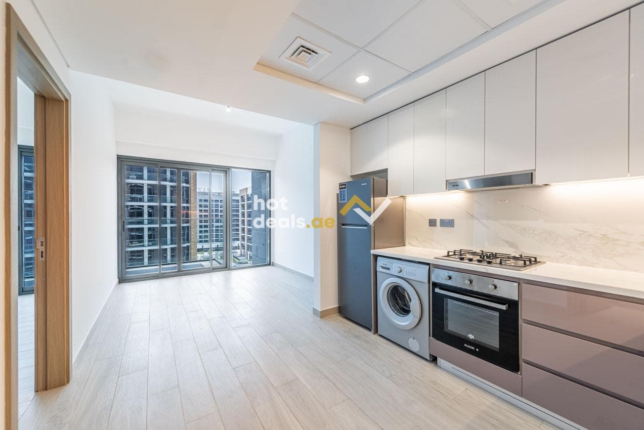 Vacant | Spacious | Chiller Free l Mid-Floor l