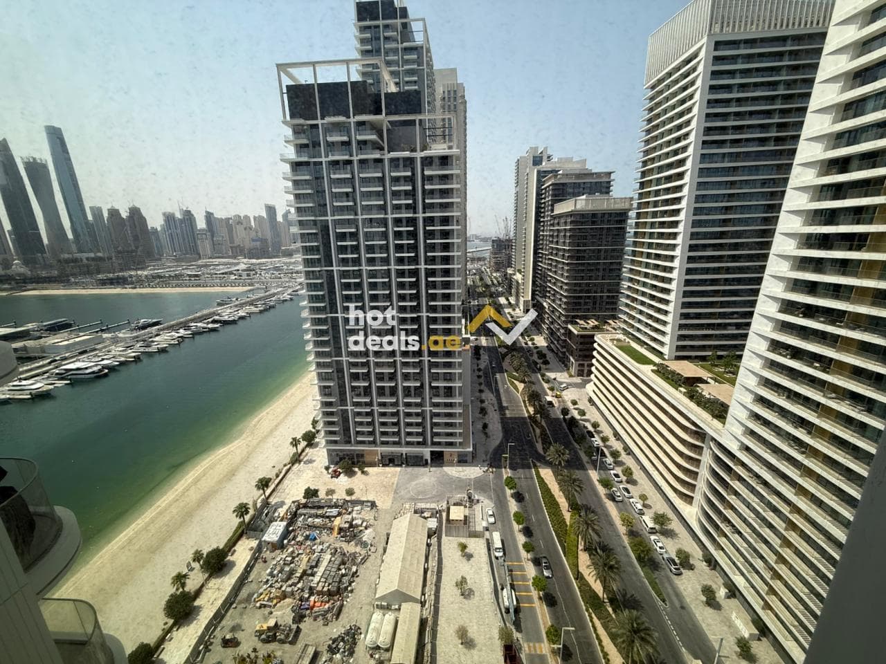 Modern 1BR | Prime Location | Emaar Beachfront