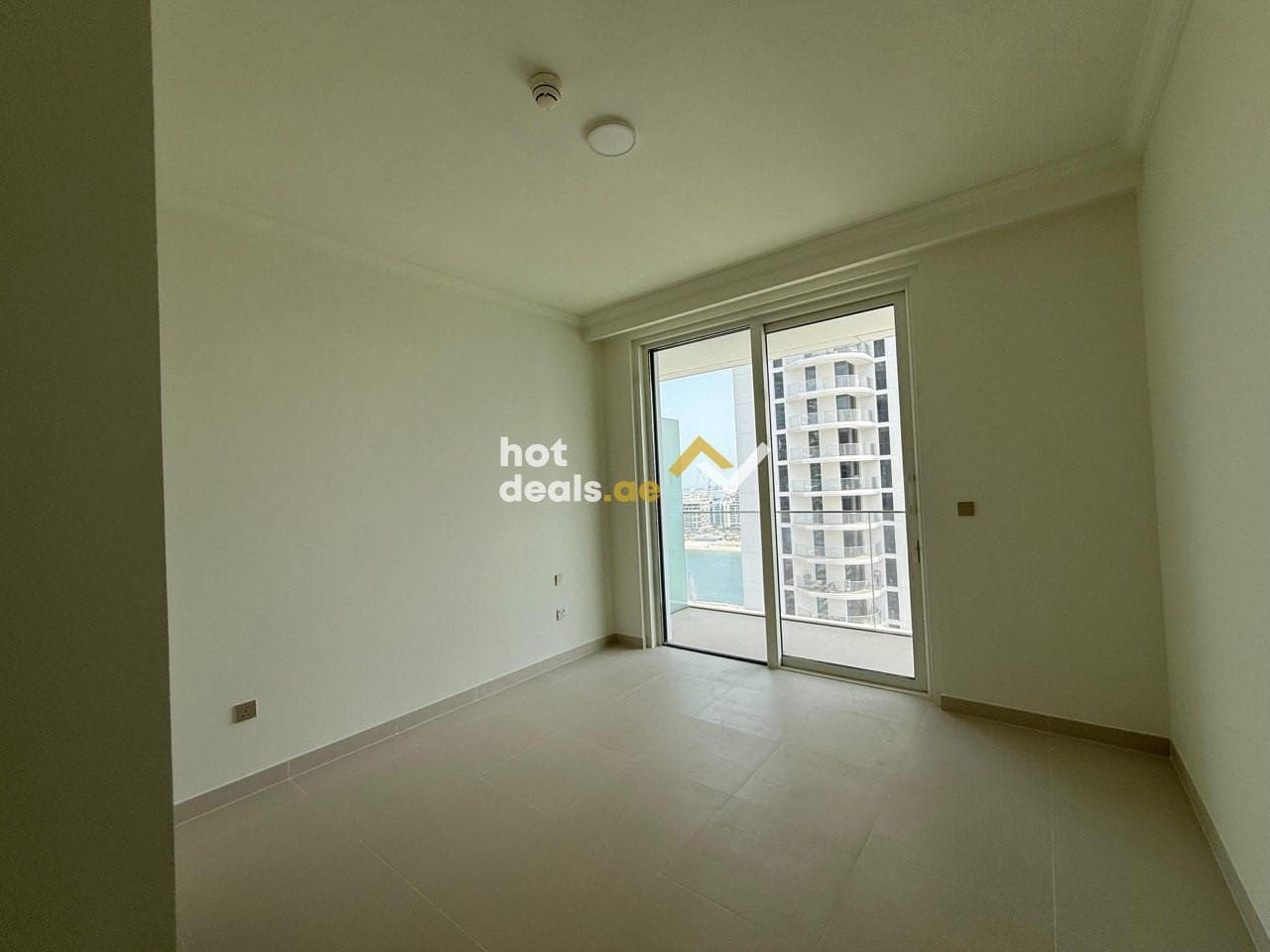Palace Beach 1BR | Sea Access | Prime Location