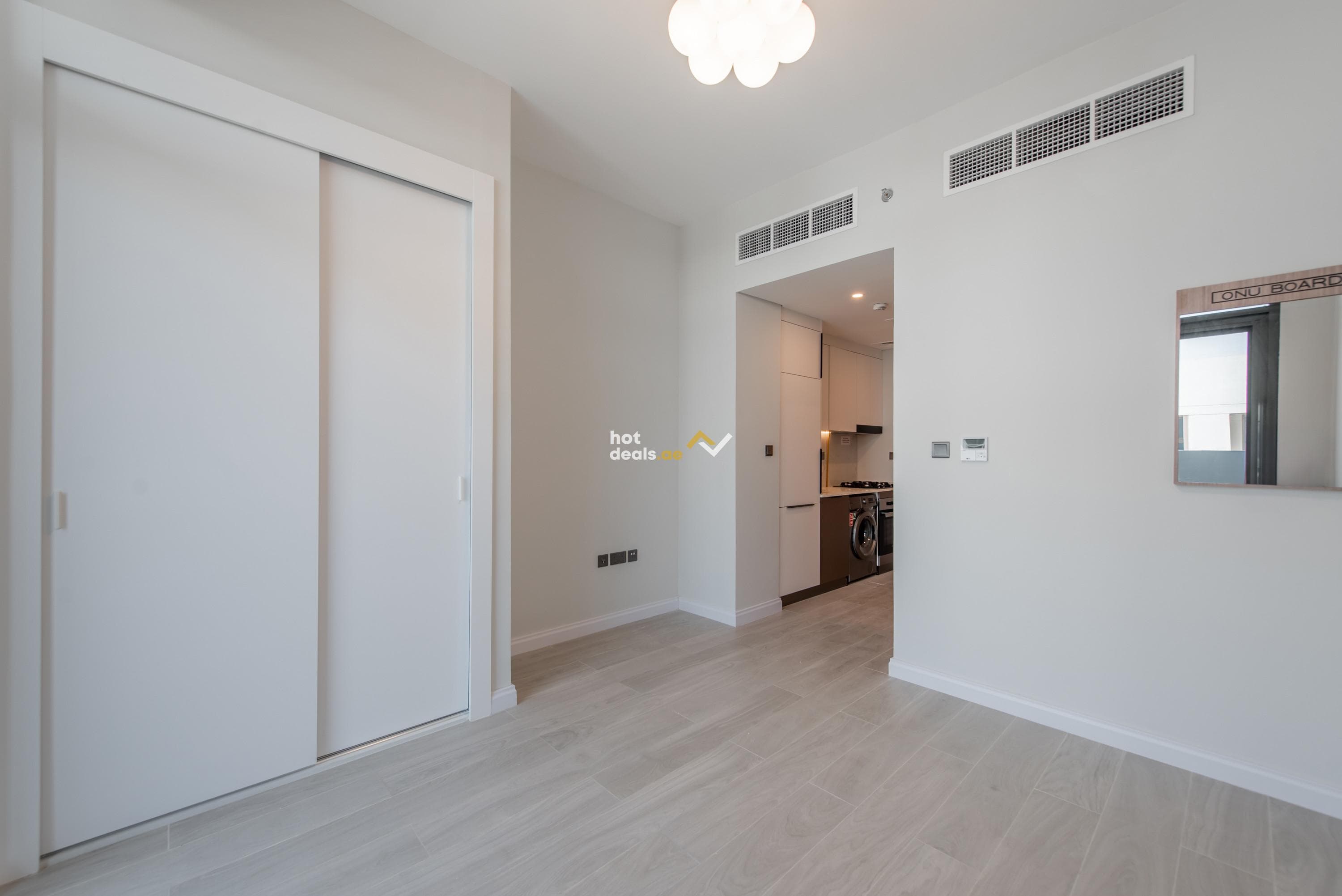 Ready to move | Negotiable I 6 Cheques