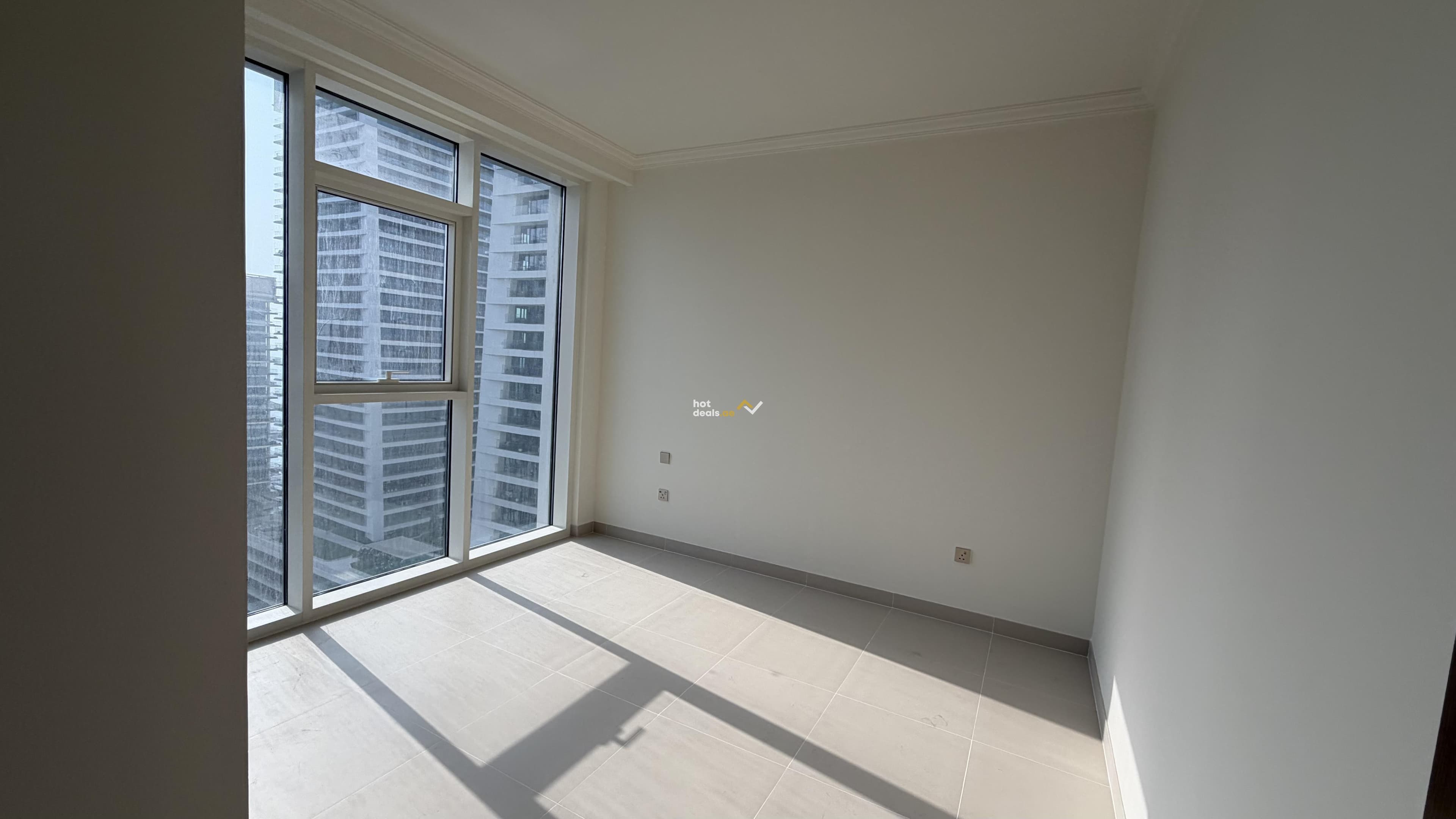 Palace Beach 1BR | Sea Access | Prime Location