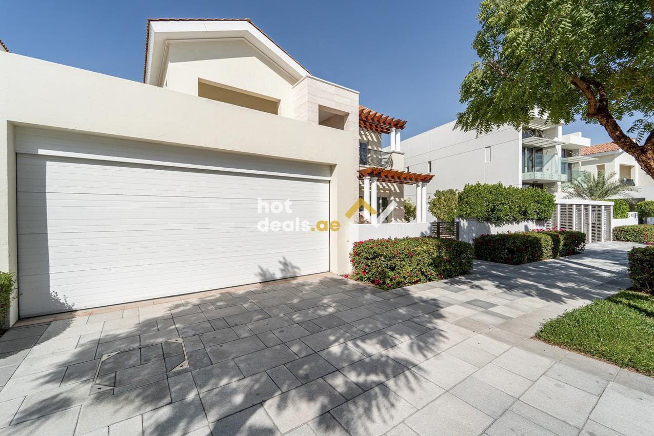 Contemporary Inspired | 4 Beds Villa | Near Club