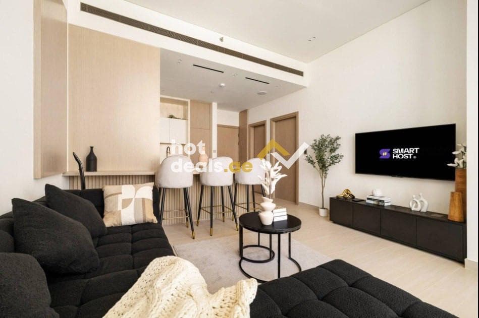 Luxury 1BR Plus Pool | fully furnished | Vacant