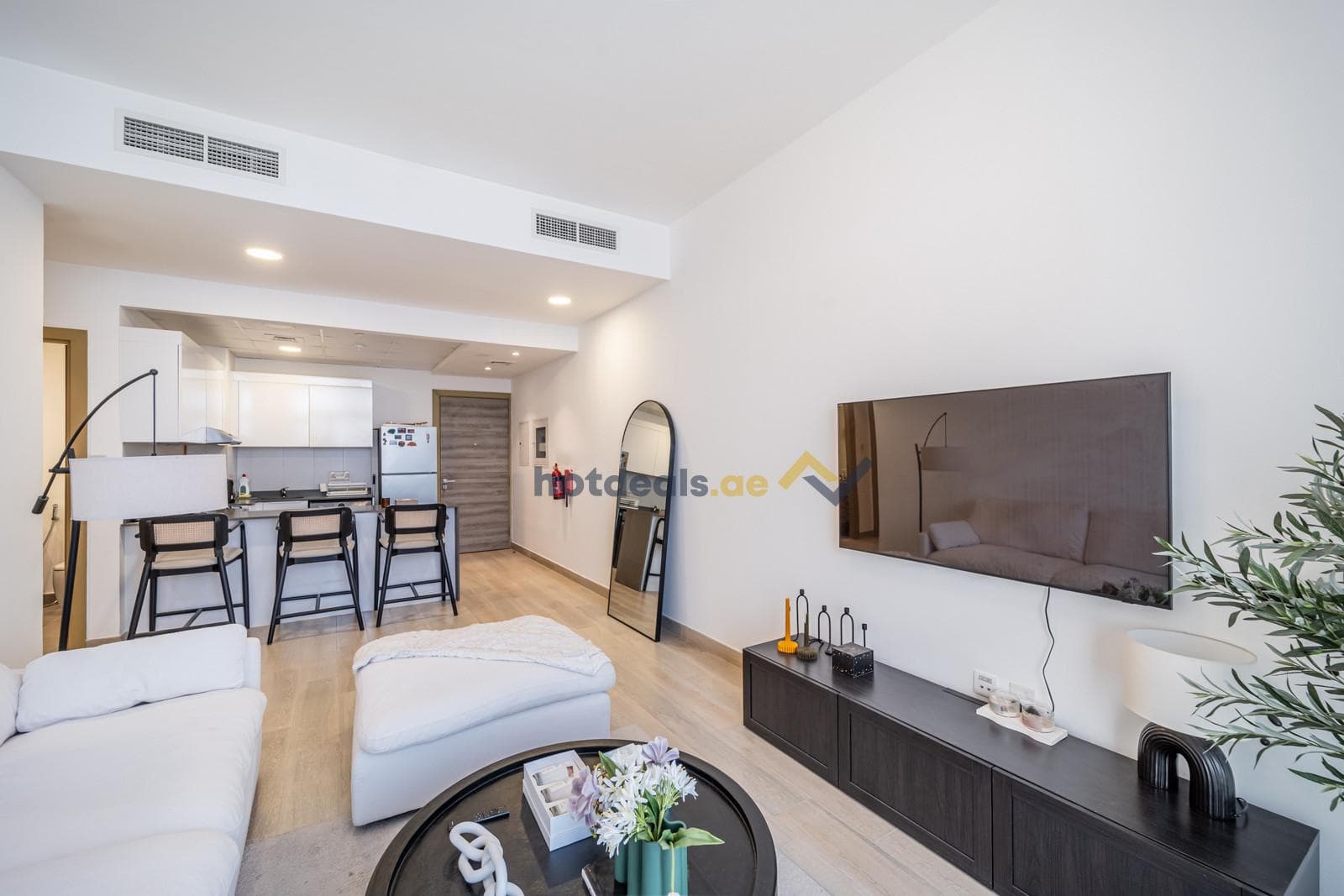 LARGE LAYOUT | VERY BRIGHT | VASTU | MID FLOOR