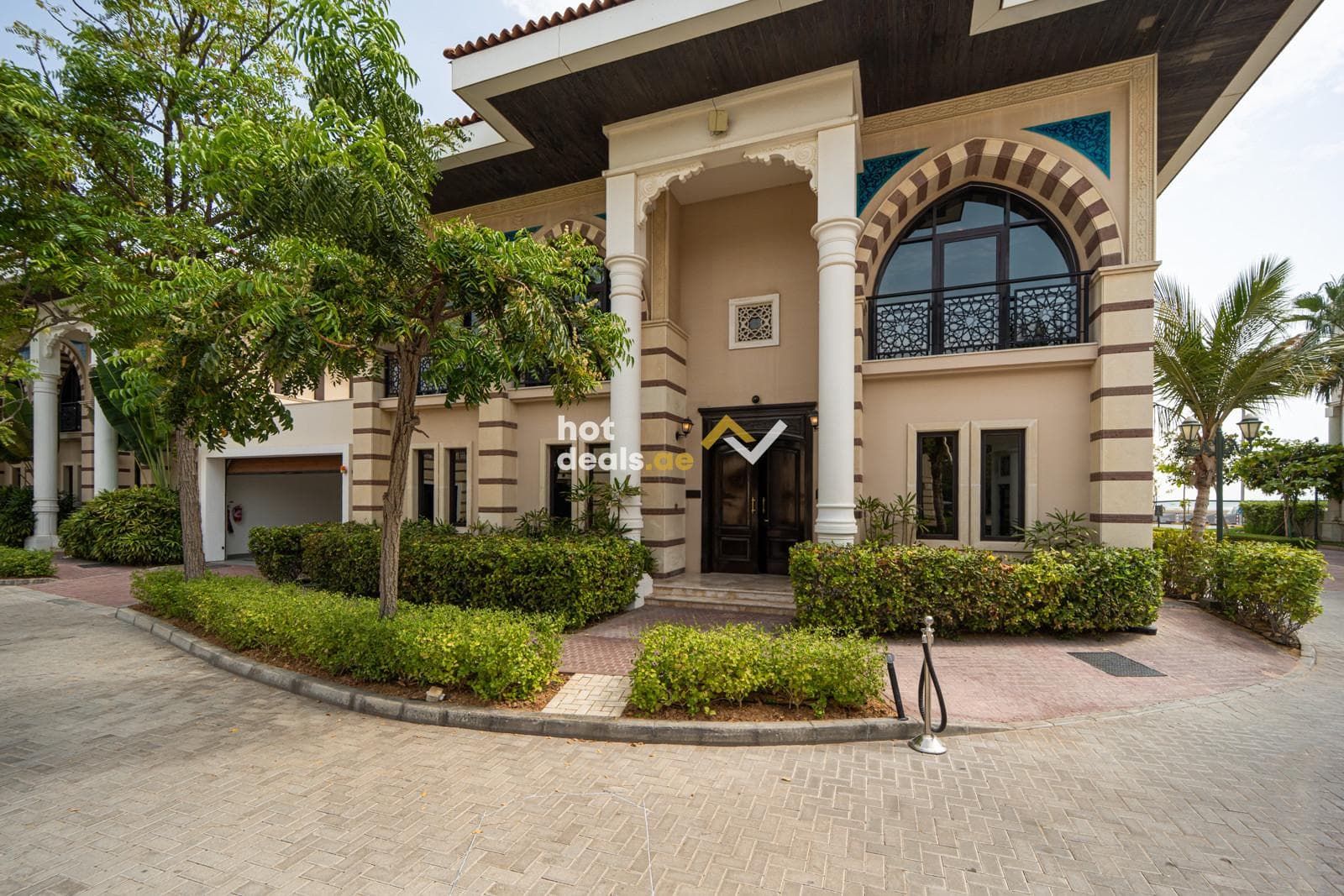 Pool | Lift | Bills Included | Skyline Views