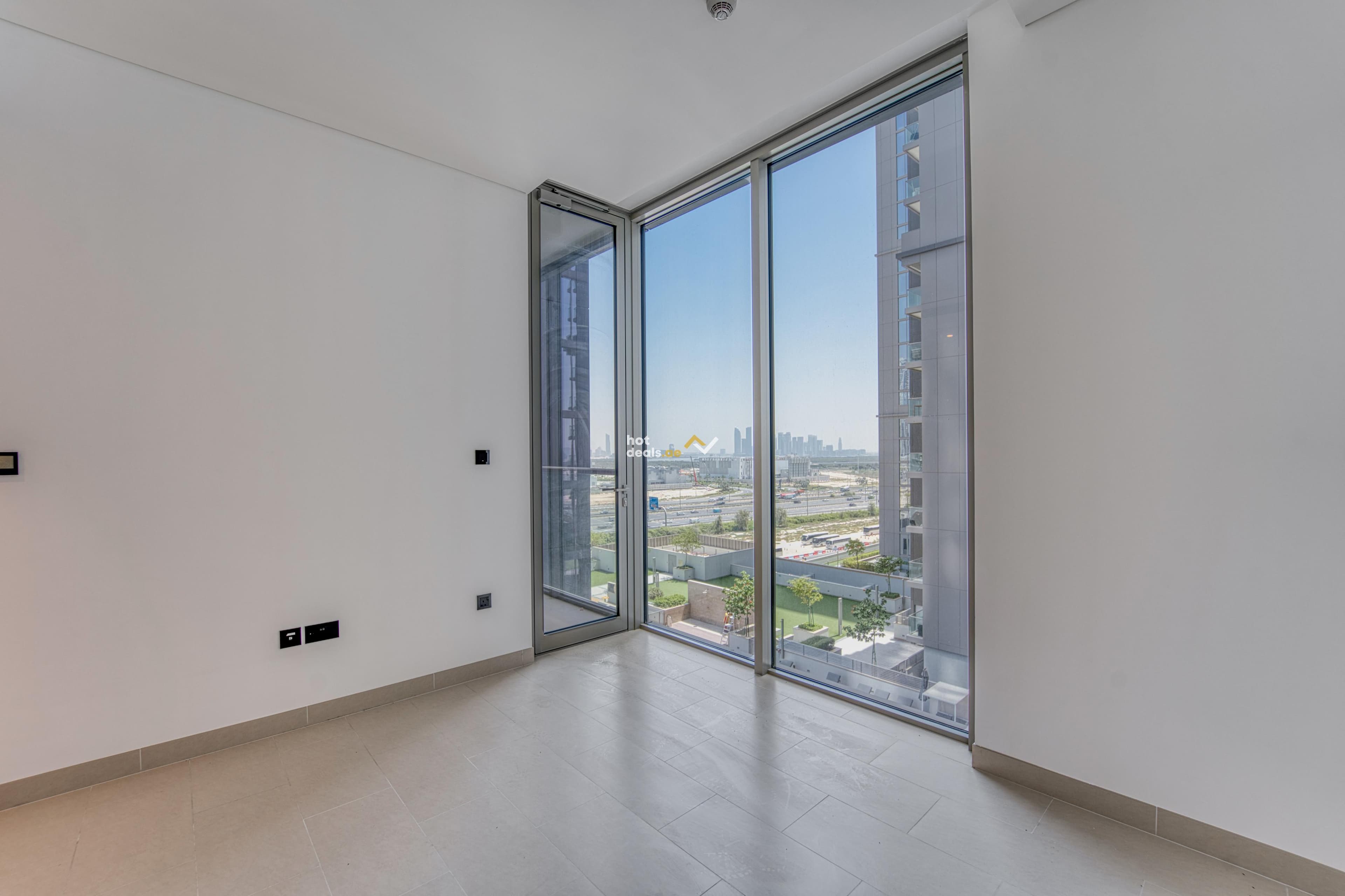 Bright Unit | Pool View | Mid Floor