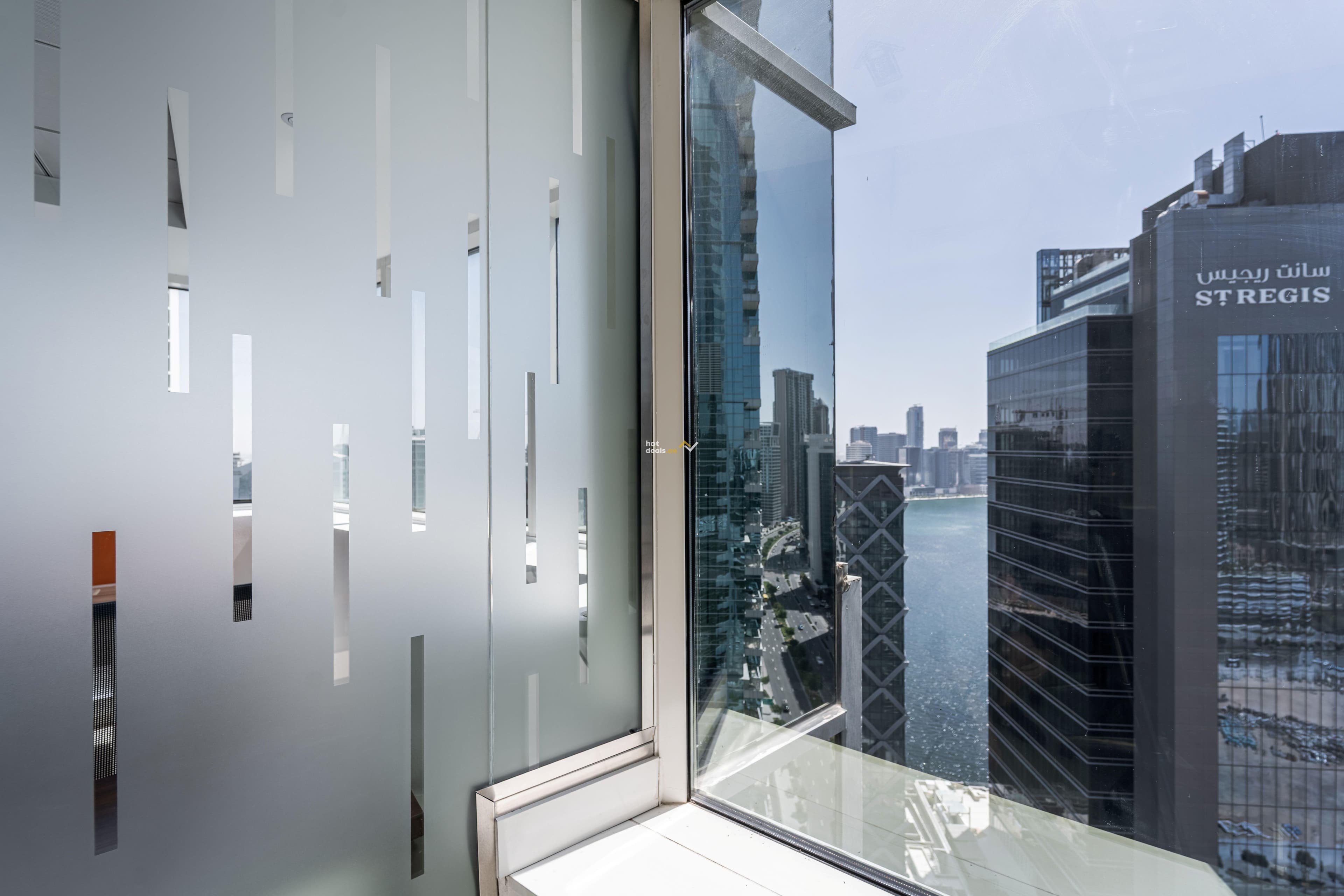 FURNISHED | CANAL VIEW | WR & PANTRY INSIDE