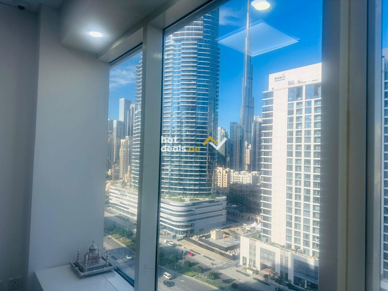FURNISHED| BURJ KHALIFA VIEW | WR & PANTRY